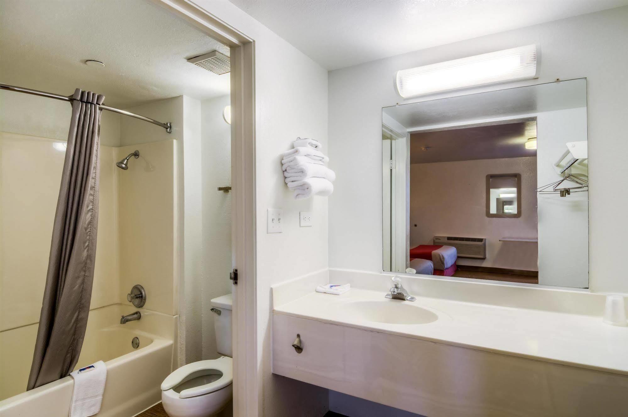 Motel 6 Chicago - Elk Grove Elk Grove Village Εξωτερικό φωτογραφία