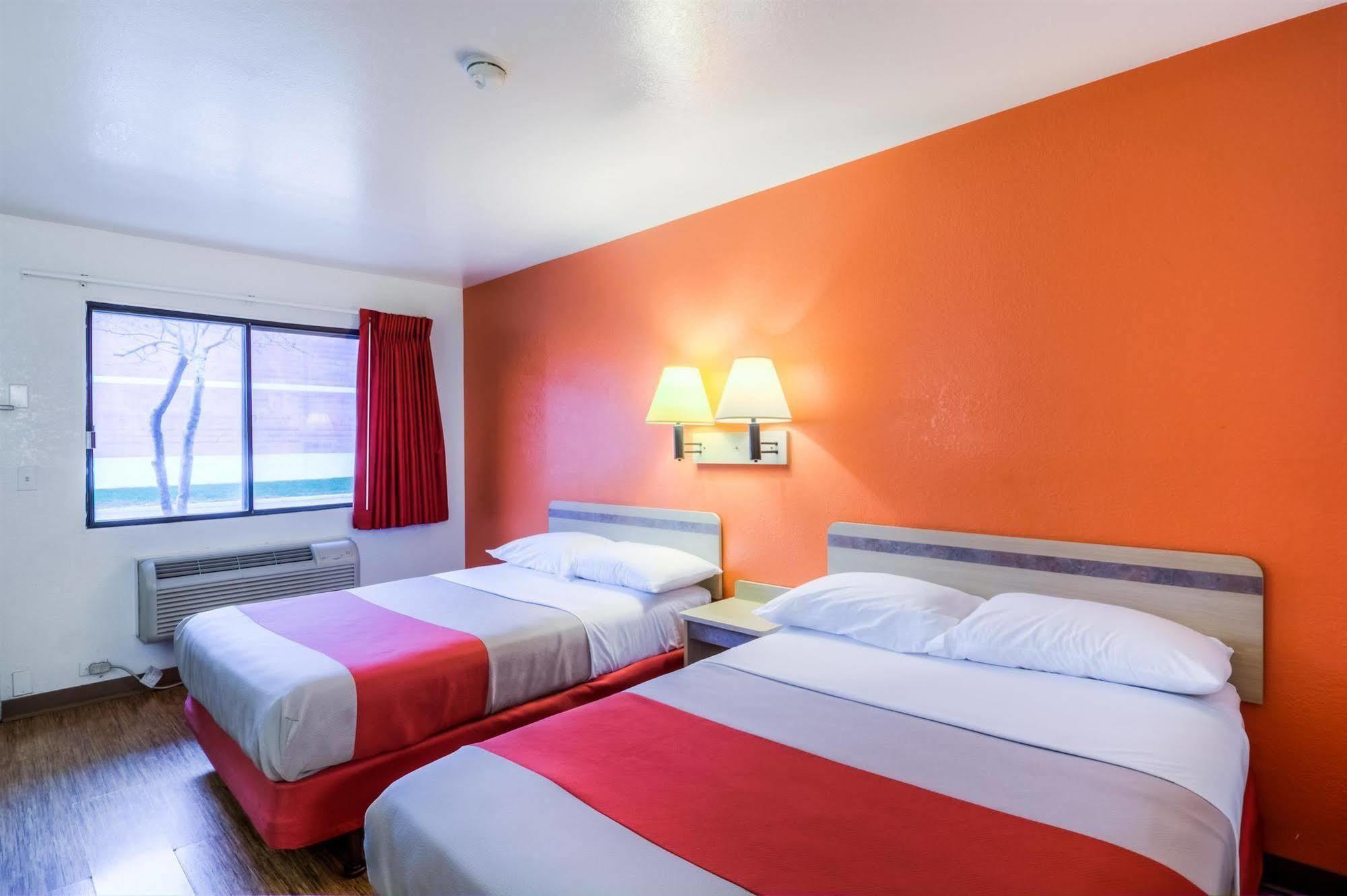 Motel 6 Chicago - Elk Grove Elk Grove Village Εξωτερικό φωτογραφία
