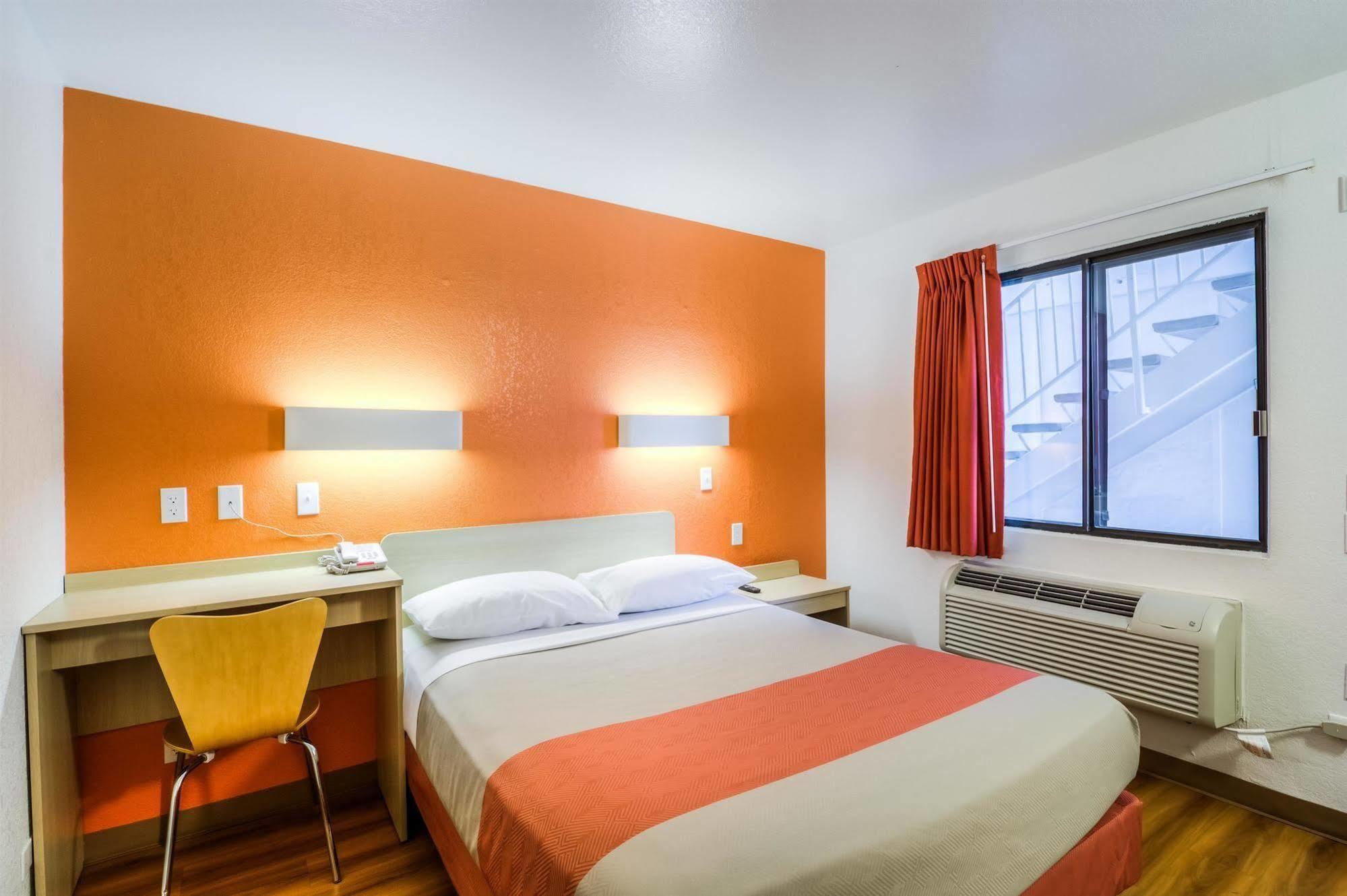 Motel 6 Chicago - Elk Grove Elk Grove Village Εξωτερικό φωτογραφία
