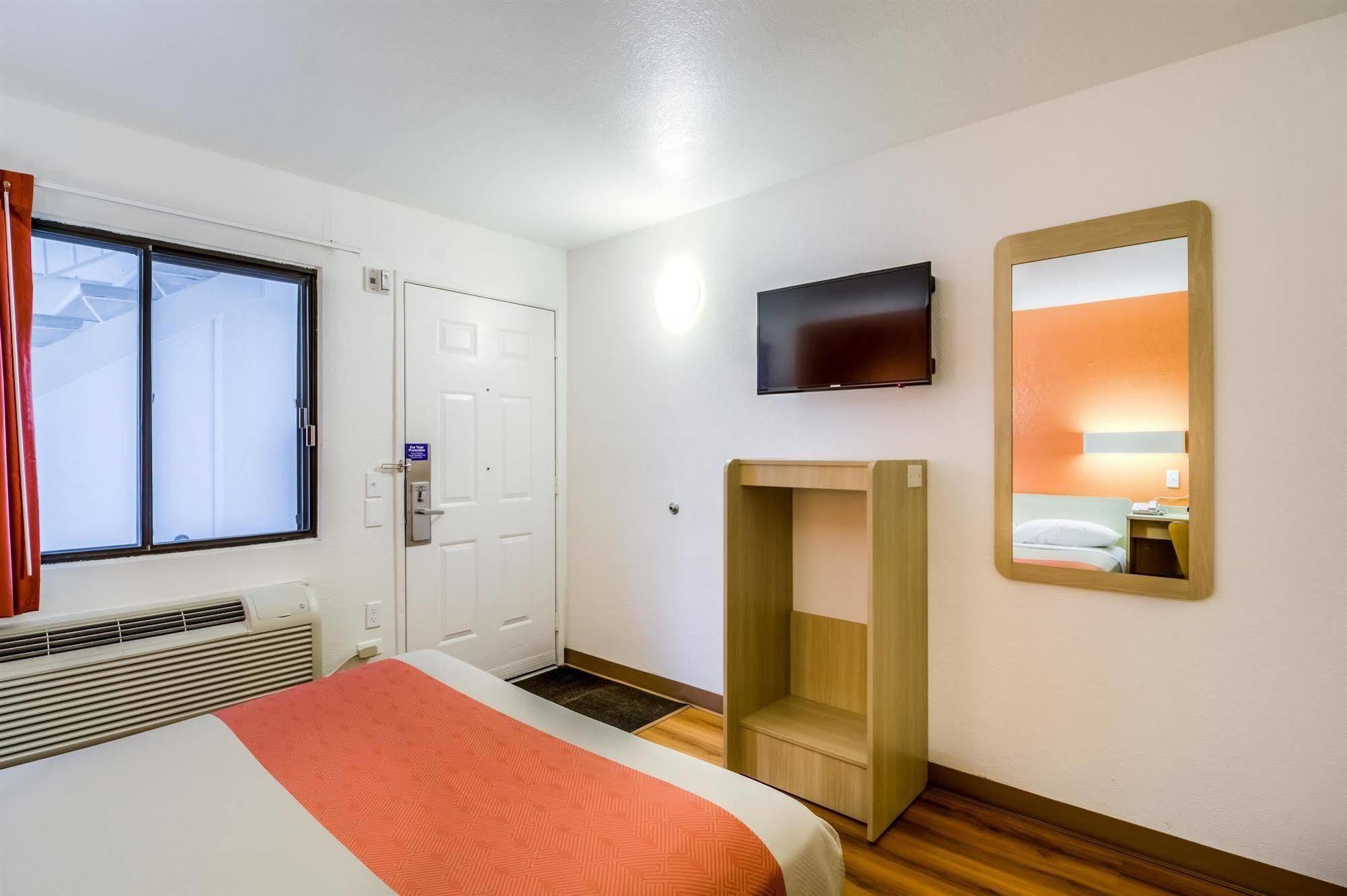 Motel 6 Chicago - Elk Grove Elk Grove Village Εξωτερικό φωτογραφία