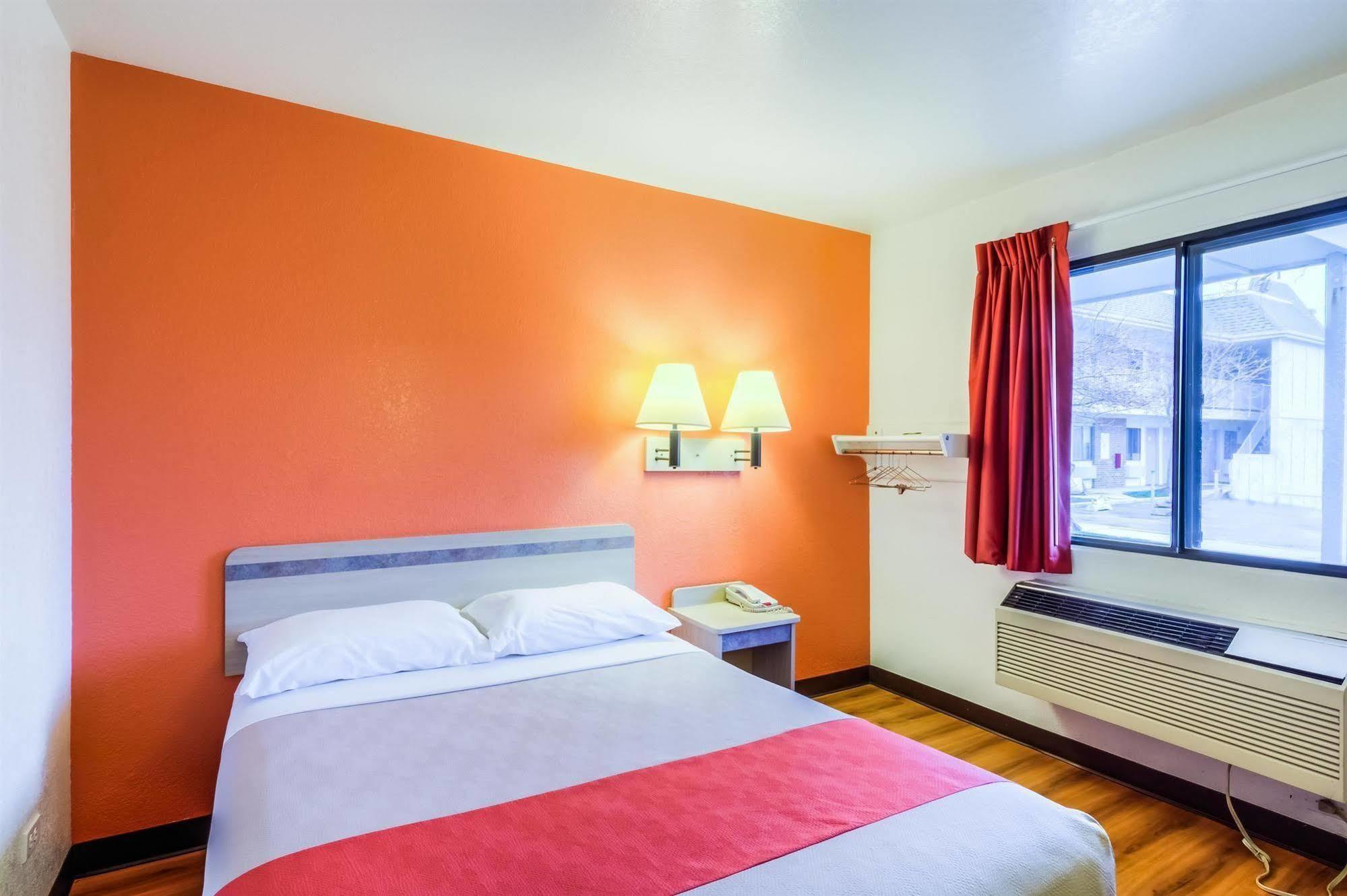 Motel 6 Chicago - Elk Grove Elk Grove Village Εξωτερικό φωτογραφία