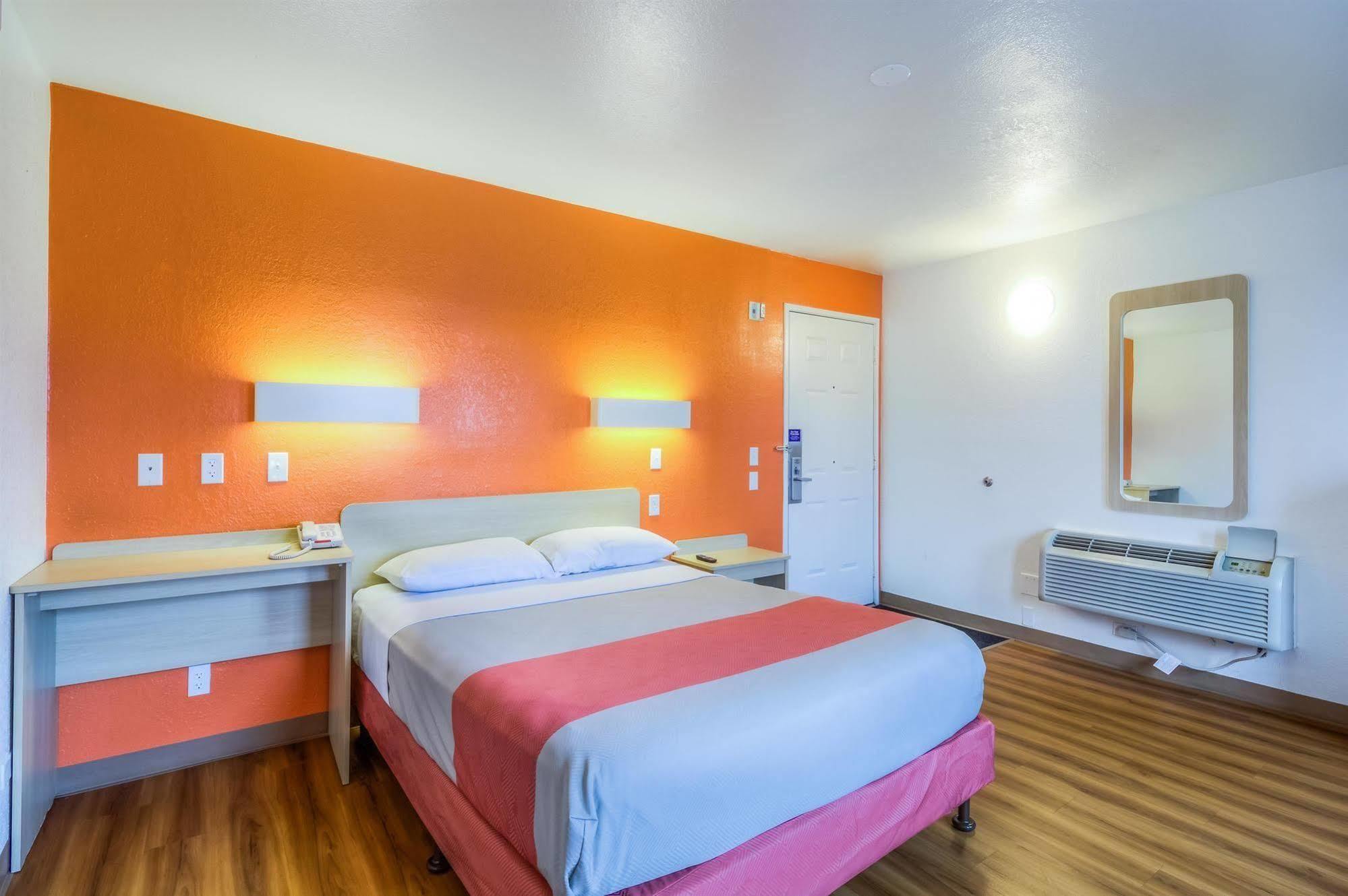 Motel 6 Chicago - Elk Grove Elk Grove Village Εξωτερικό φωτογραφία